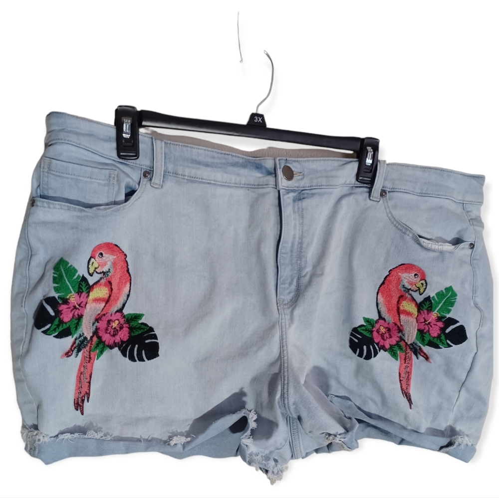 Lane Bryant Parrot Embroidered Light Wash Boyfriend Midi Shorts Size 26